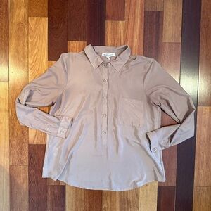 BCBGeneration | Beige/cream button down blouse with flowy “open back” size M/L